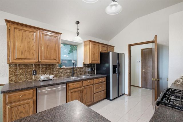 500 Gyrfalcon Drive, Norman, OK 73072