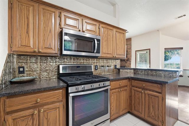 500 Gyrfalcon Drive, Norman, OK 73072