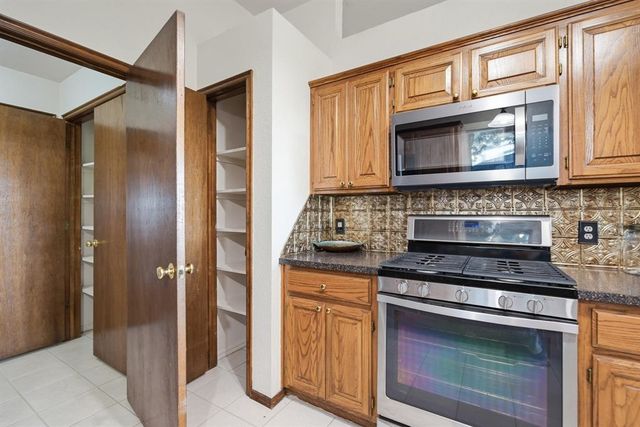 500 Gyrfalcon Drive, Norman, OK 73072