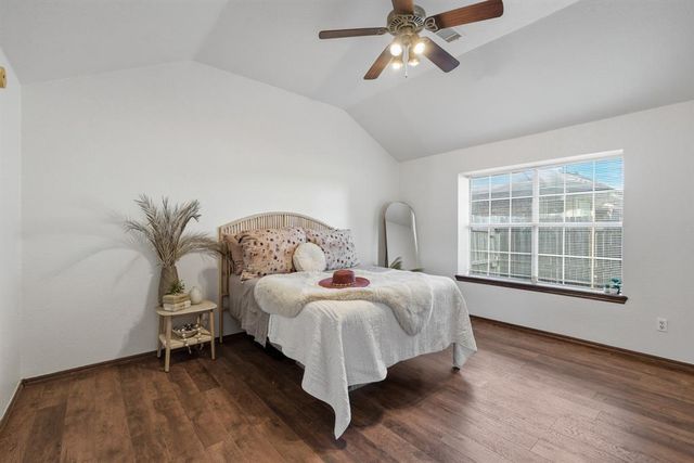 500 Gyrfalcon Drive, Norman, OK 73072