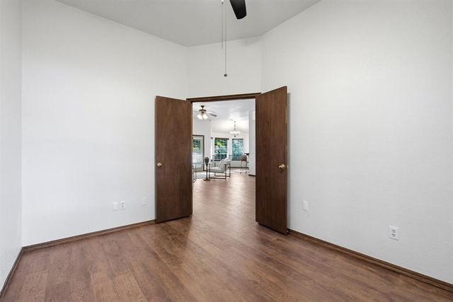 500 Gyrfalcon Drive, Norman, OK 73072