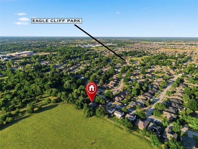 500 Gyrfalcon Drive, Norman, OK 73072
