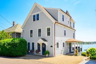 67 Hampton Circle, Hull, MA 02045