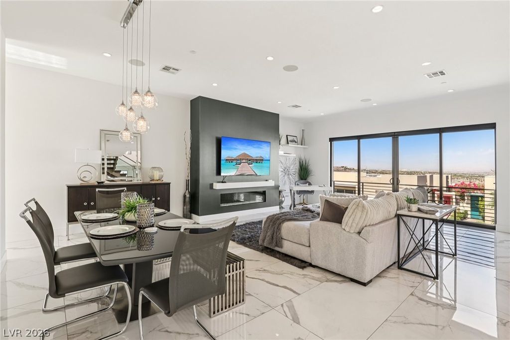 Image 13 of property listing at 426 Tranquil Peak Court, Henderson, NV 89012