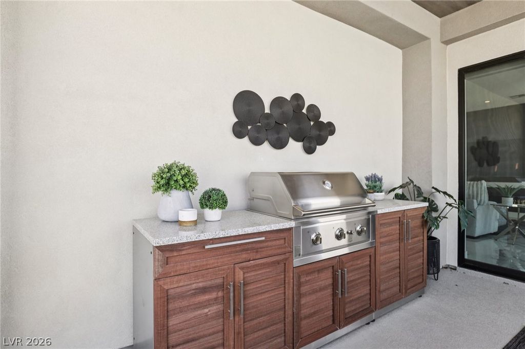 Image 16 of property listing at 426 Tranquil Peak Court, Henderson, NV 89012