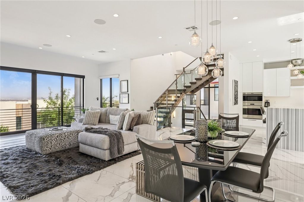 Image 18 of property listing at 426 Tranquil Peak Court, Henderson, NV 89012