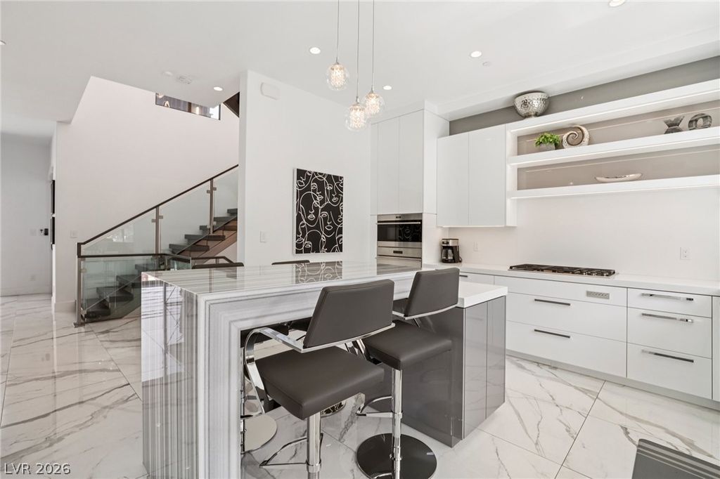 Image 27 of property listing at 426 Tranquil Peak Court, Henderson, NV 89012