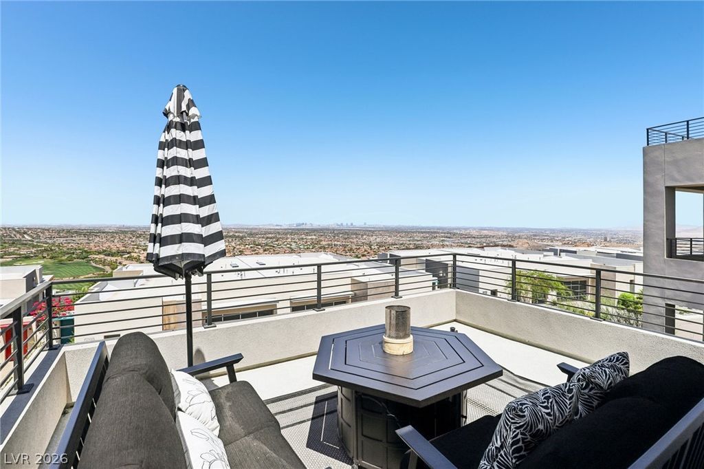 Image 3 of property listing at 426 Tranquil Peak Court, Henderson, NV 89012