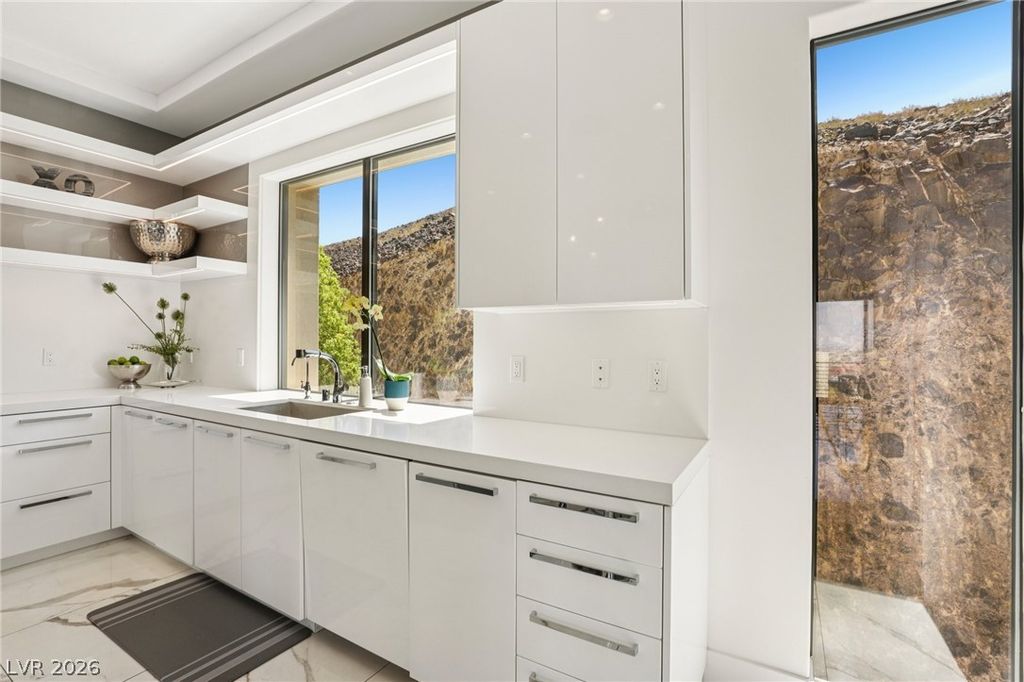 Image 31 of property listing at 426 Tranquil Peak Court, Henderson, NV 89012