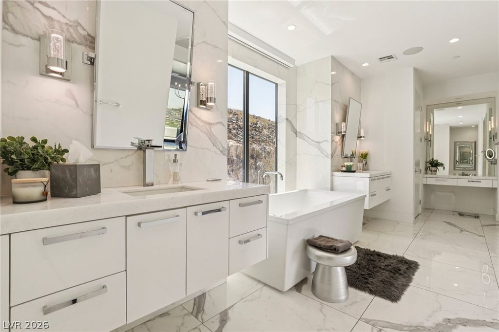 Image 48 of property listing at 426 Tranquil Peak Court, Henderson, NV 89012