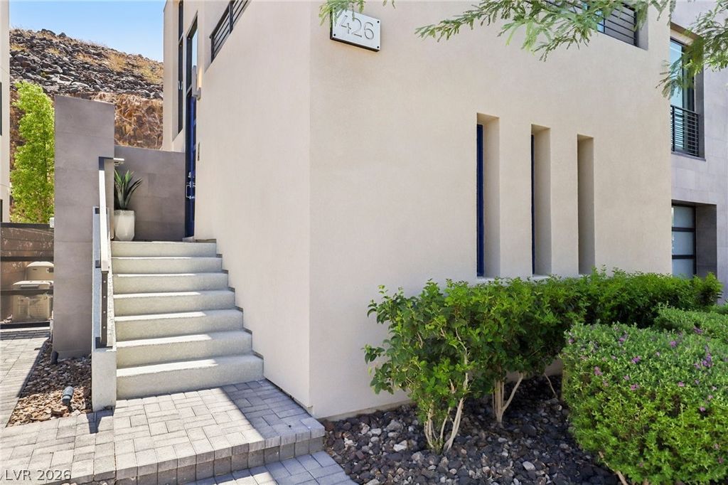 Image 6 of property listing at 426 Tranquil Peak Court, Henderson, NV 89012