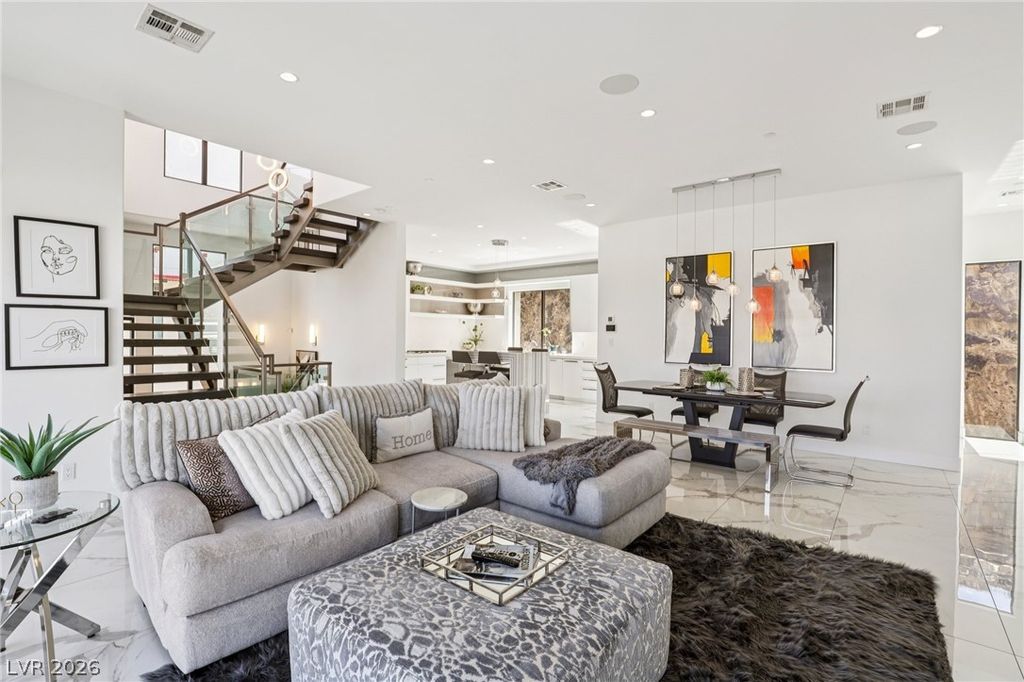 Image 8 of property listing at 426 Tranquil Peak Court, Henderson, NV 89012