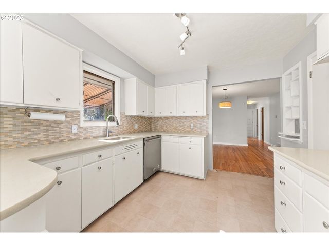 1110 E 28th Ave, Spokane, WA 99203