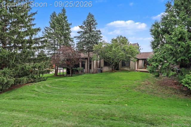 4190 WABEEK LAKE Drive S, West Bloomfield Charter Township, MI 48302