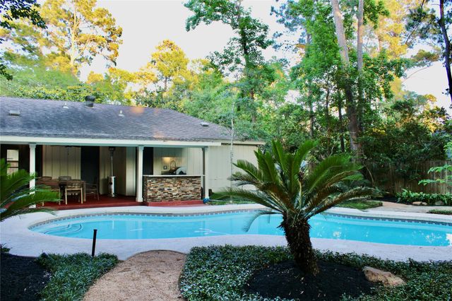 9 Willowherb Court, The Woodlands, TX 77380