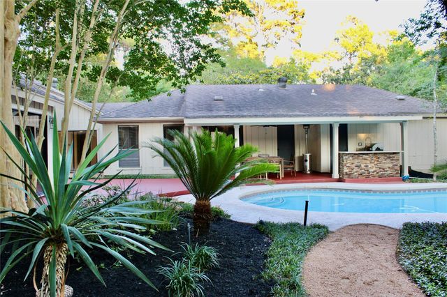 9 Willowherb Court, The Woodlands, TX 77380