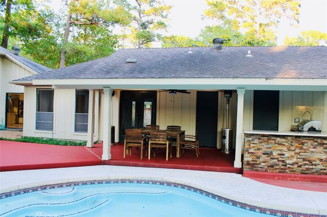 9 Willowherb Court, The Woodlands, TX 77380