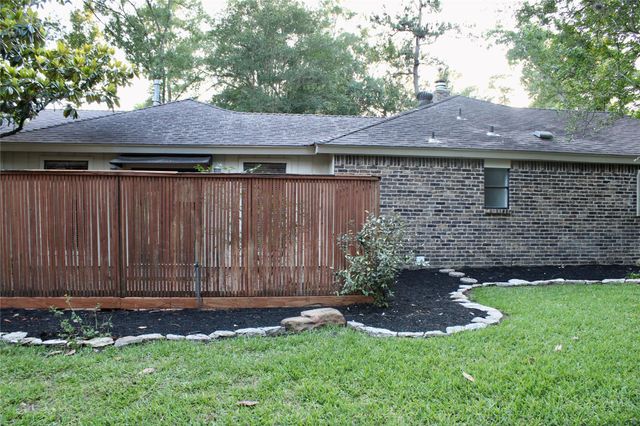 9 Willowherb Court, The Woodlands, TX 77380