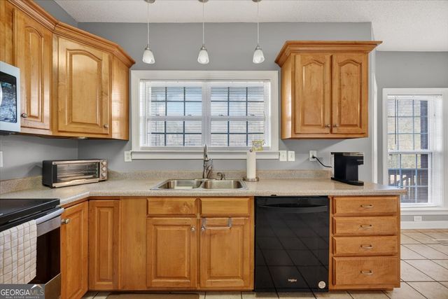 134 Royal Lane, Gray, GA 31032