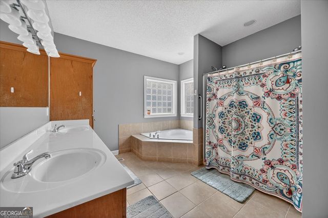 134 Royal Lane, Gray, GA 31032