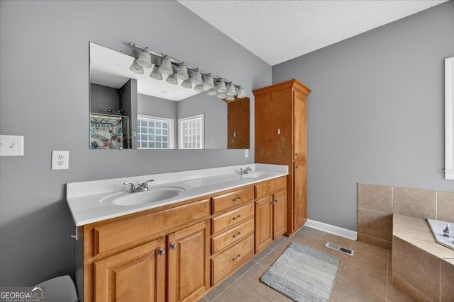 134 Royal Lane, Gray, GA 31032