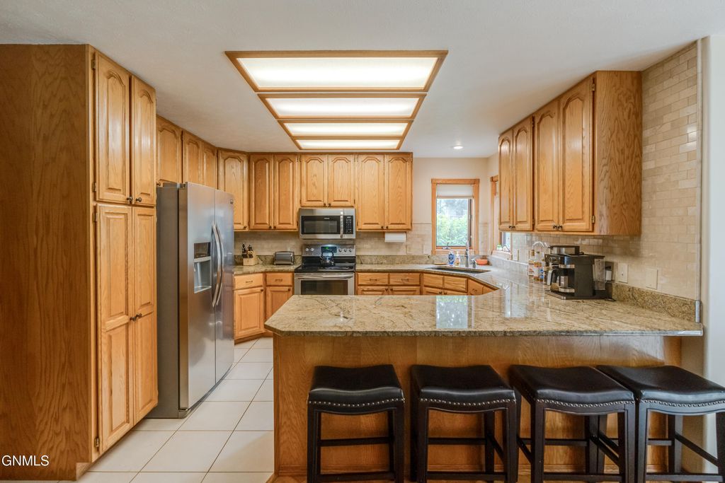2423 Harding Avenue, Bismarck, ND 58501 photo 4