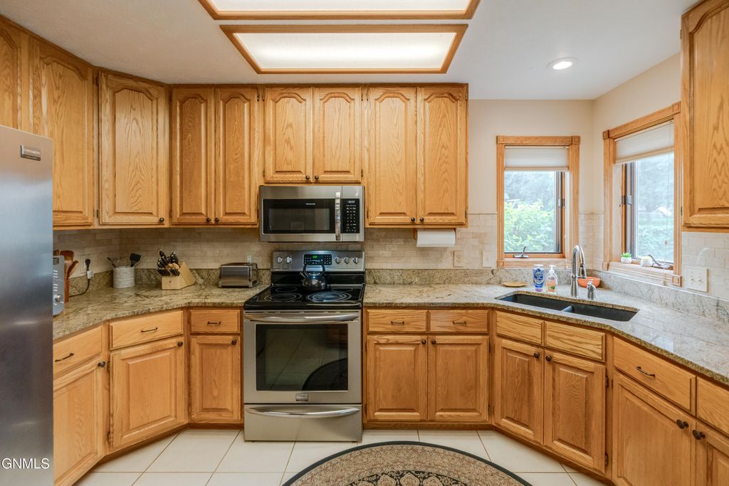 2423 Harding Avenue, Bismarck, ND 58501 photo 5