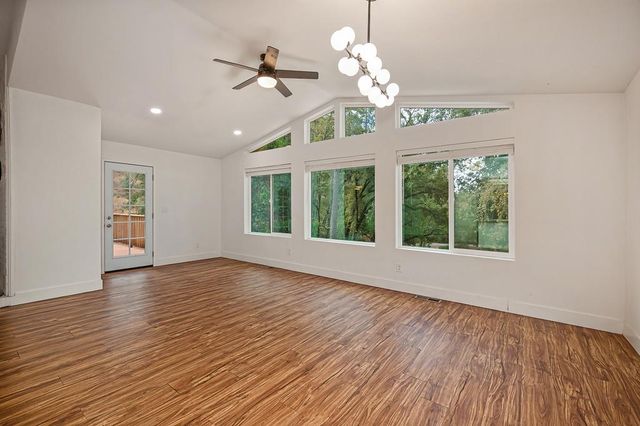 20365 Wolf Creek Road, Grass Valley, CA 95949