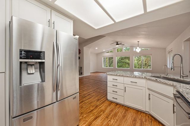 20365 Wolf Creek Road, Grass Valley, CA 95949