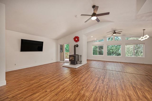 20365 Wolf Creek Road, Grass Valley, CA 95949