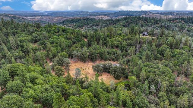 20365 Wolf Creek Road, Grass Valley, CA 95949