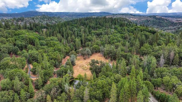 20365 Wolf Creek Road, Grass Valley, CA 95949