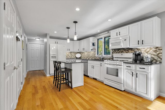 40 Waterfield Road, Osterville, MA 02655