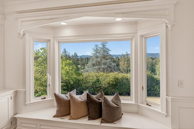 1110 Trinity Drive, Menlo Park, CA 94025