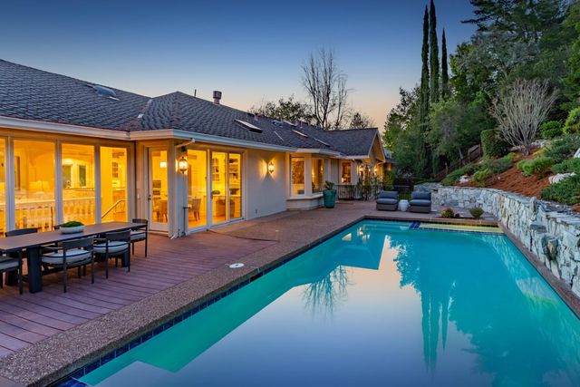 1110 Trinity Drive, Menlo Park, CA 94025