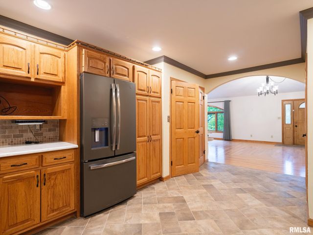 2200 SHERIDAN Road, Pekin, IL 61554