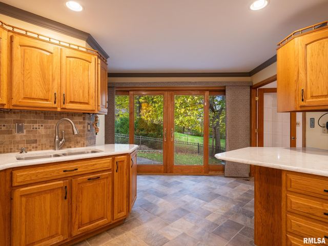 2200 SHERIDAN Road, Pekin, IL 61554