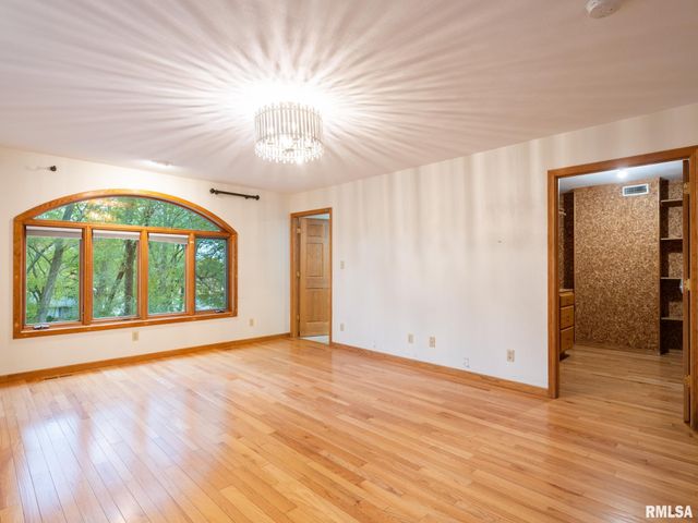 2200 SHERIDAN Road, Pekin, IL 61554