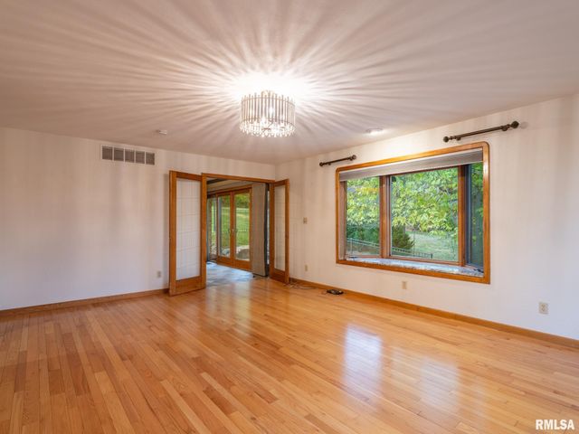 2200 SHERIDAN Road, Pekin, IL 61554