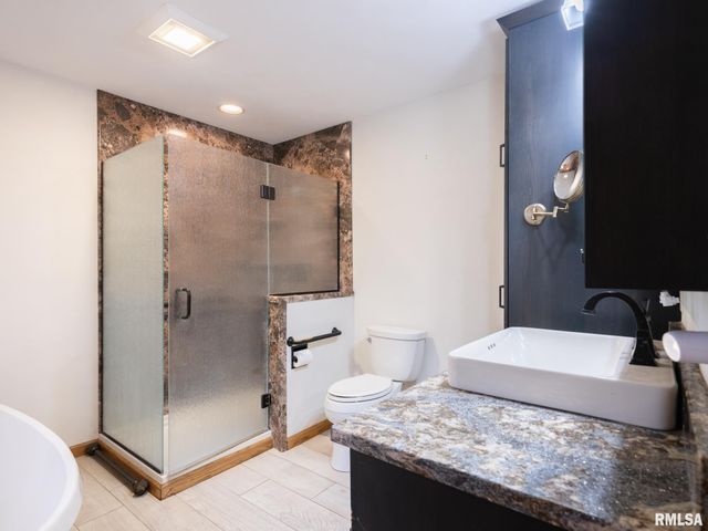 2200 SHERIDAN Road, Pekin, IL 61554