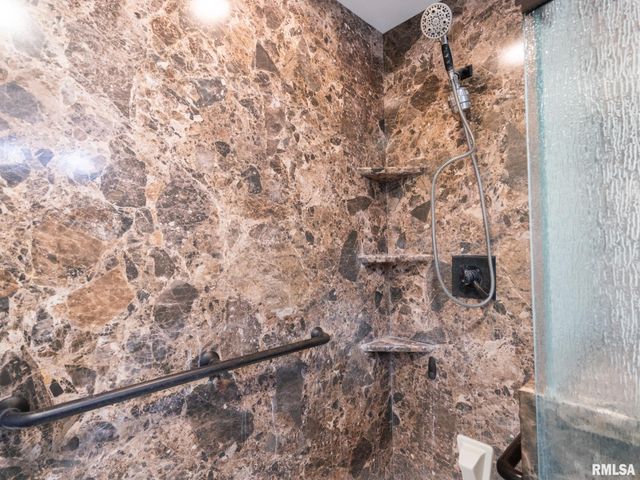 2200 SHERIDAN Road, Pekin, IL 61554