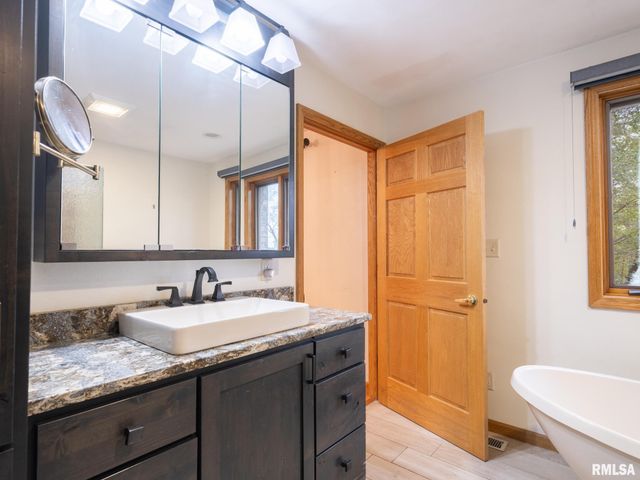 2200 SHERIDAN Road, Pekin, IL 61554