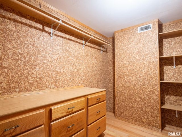 2200 SHERIDAN Road, Pekin, IL 61554