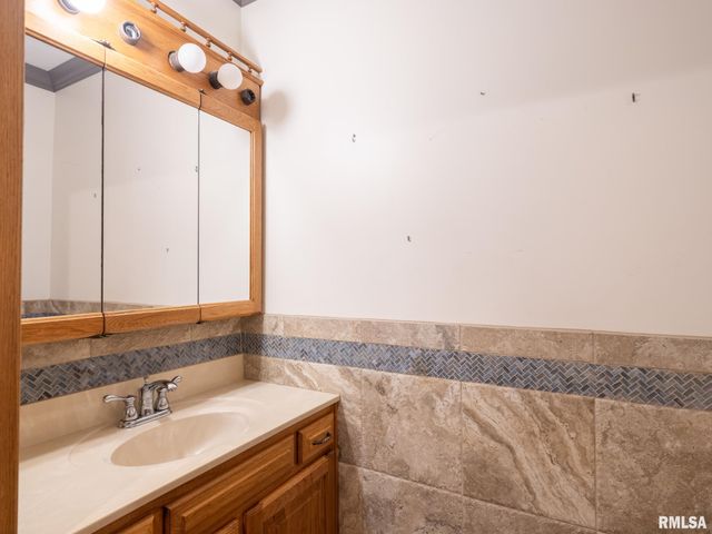 2200 SHERIDAN Road, Pekin, IL 61554