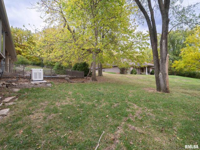 2200 SHERIDAN Road, Pekin, IL 61554