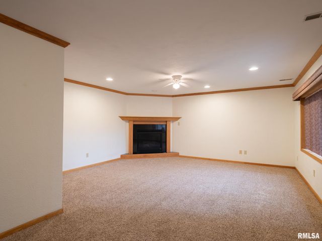 2200 SHERIDAN Road, Pekin, IL 61554