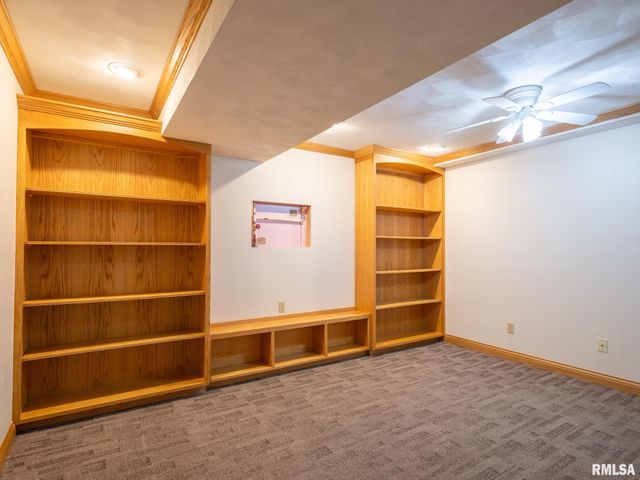 2200 SHERIDAN Road, Pekin, IL 61554