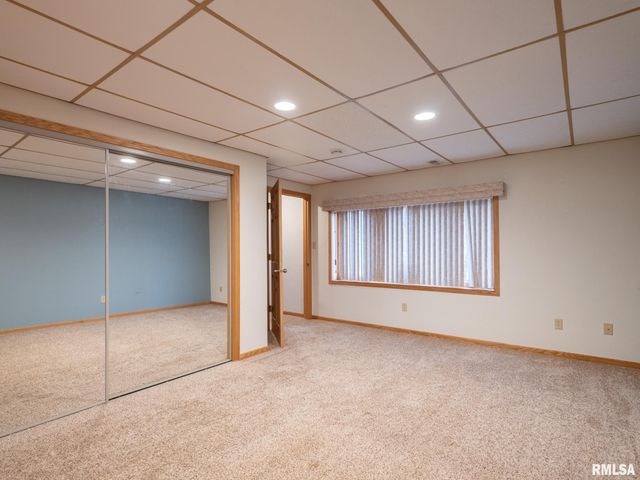 2200 SHERIDAN Road, Pekin, IL 61554