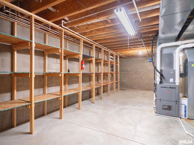 2200 SHERIDAN Road, Pekin, IL 61554