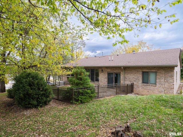 2200 SHERIDAN Road, Pekin, IL 61554